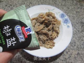 椒盐核桃仁的做法步调：3