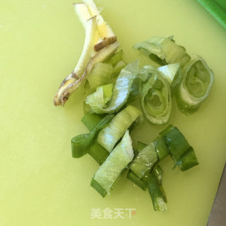 炸蛋萝卜汤的做法步调：3