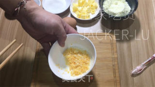 橙喷鼻硬里包，奶喷鼻味实足，坚实推丝，喷鼻橙甘美清爽，温心又温胃。的做法步调：3