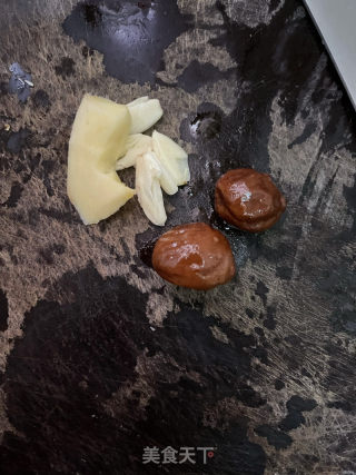 咸梅蒸枪鱼的做法步调：1