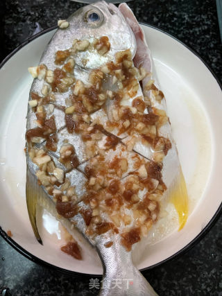 咸梅蒸枪鱼的做法步调：5