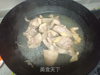 胡萝卜烧鸭肉的做法步调：3