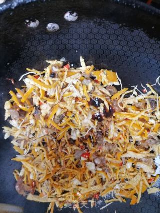 猪油渣炒橘子皮的做法步调：7
