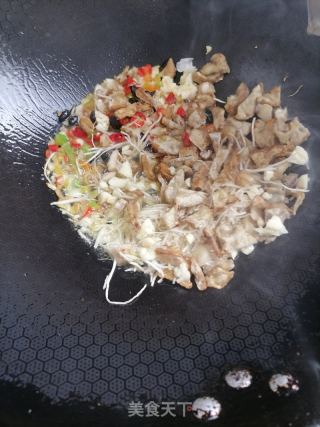 猪油渣炒橘子皮的做法步调：5