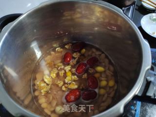 核桃百开藊豆白枣汤的做法步调：2