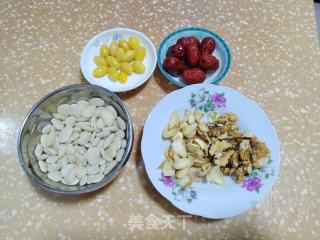核桃百开藊豆白枣汤的做法步调：1