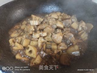 莲藕白烧鸭的做法步调：7
