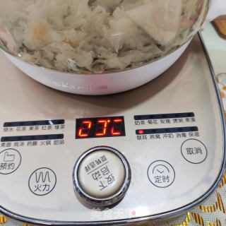 雪梨银耳汤的做法步调：4