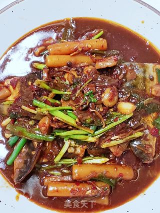 开胃又下饭的麻辣年糕青花鱼的做法步调：10
