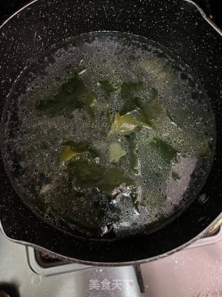 裙带菜豆腐蛏子汤的做法步调：4