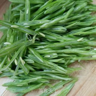 云豆丝拌鸡胸肉的做法步调：2