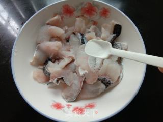 酸菜鱼的做法步调：4