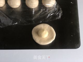 花朵椰蓉里包的做法步调：7