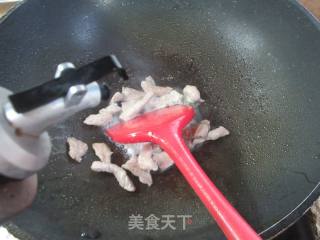 肉片柿子椒炒魔芋结的做法步调：5