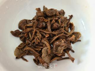 滑子菇炒羊肉的做法步调：4