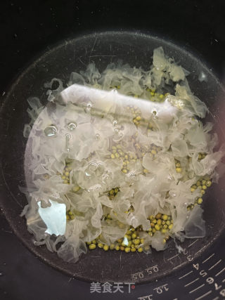 银耳百开绿豆的做法步调：5