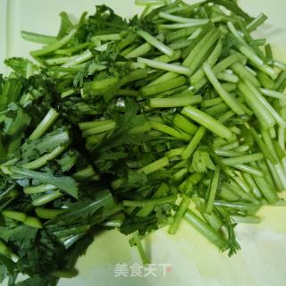 蒜片炒茼蒿的做法步调：1