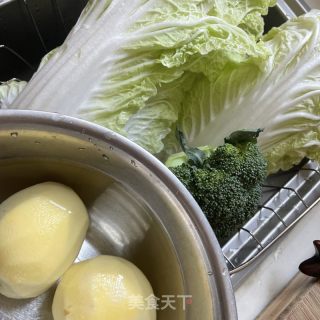 喷鼻辣利剑菜炖豆腐的做法步调：1