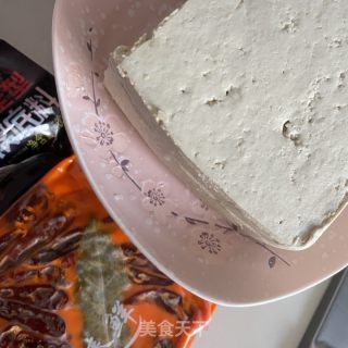 喷鼻辣利剑菜炖豆腐的做法步调：2