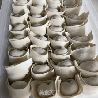 酸汤钱袋蛋馄饨的做法步调：1