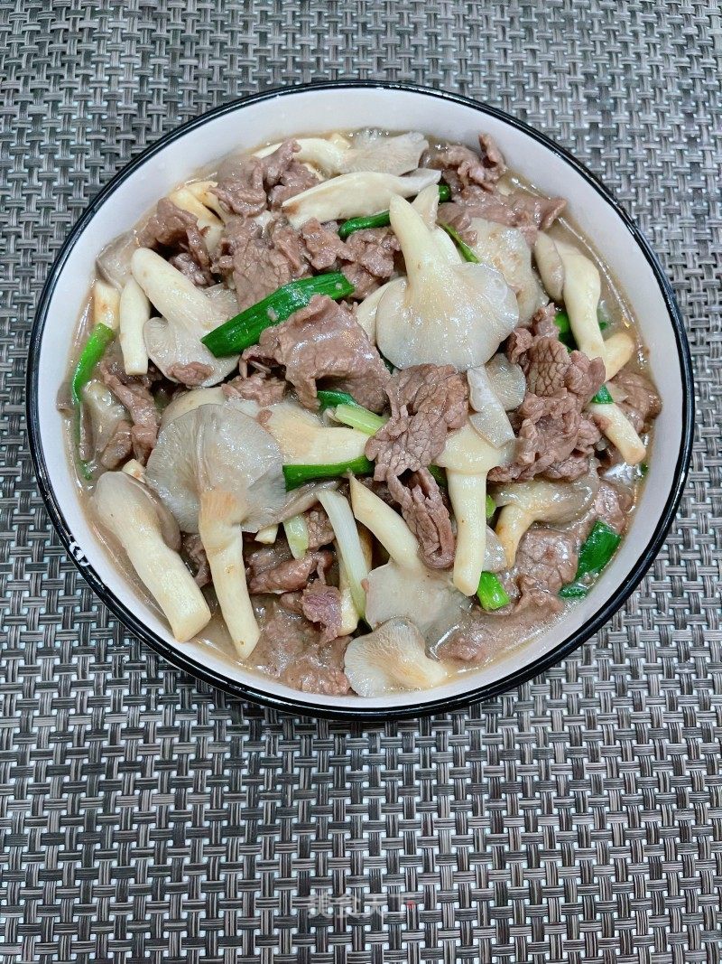 仄菇炒牛肉的做法