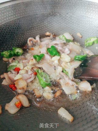 木耳炒肉的做法步调：7