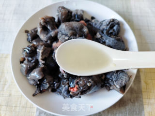 姜爆黑骨鸡的做法步调：2