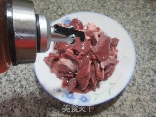 洋葱炒猪心的做法步调：3