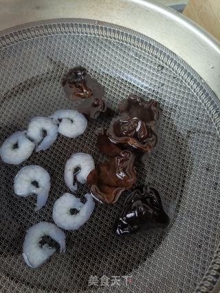 彩椒炒虾仁的做法步调：2