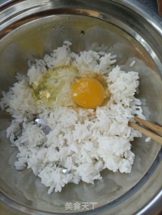 五彩蛋炒饭的做法步调：3