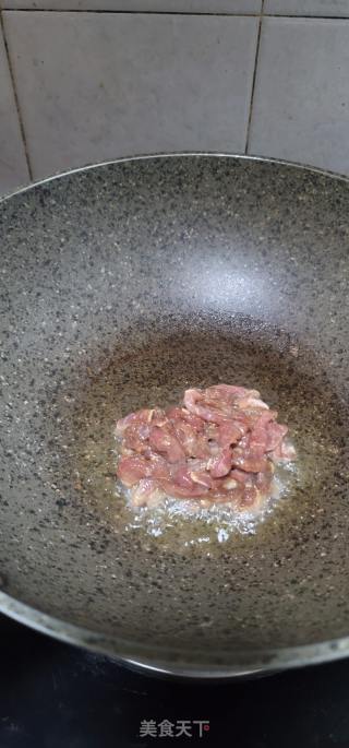 肉丝炒黄芽菜韭菜的做法步调：6