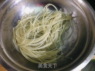 白薯粉条丸子的做法步调：1