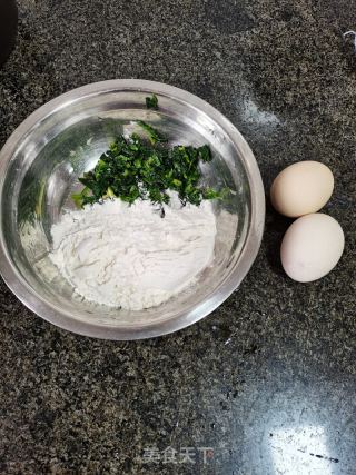 菠菜鸡蛋饼的做法步调：1