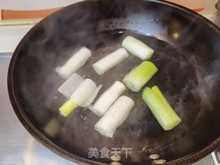 葱烧黄鱼的做法步调：9