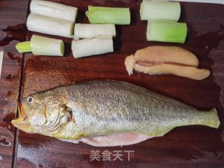 葱烧黄鱼的做法步调：5