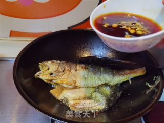 葱烧黄鱼的做法步调：21
