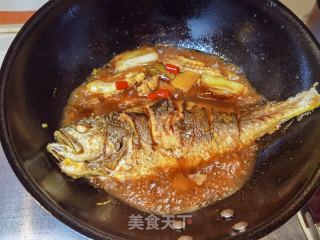 葱烧黄鱼的做法步调：26