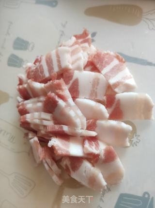 五花肉炒洋葱的做法步调：3