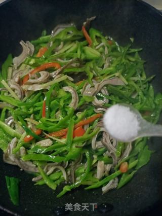 薄皮椒炒肚丝的做法步调：9