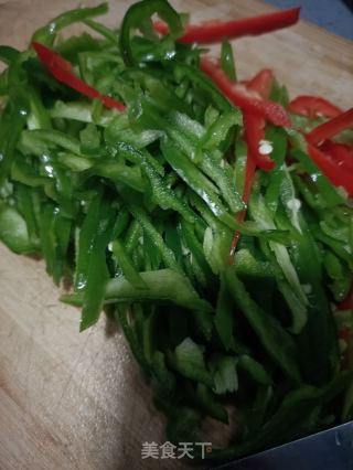 薄皮椒炒肚丝的做法步调：2