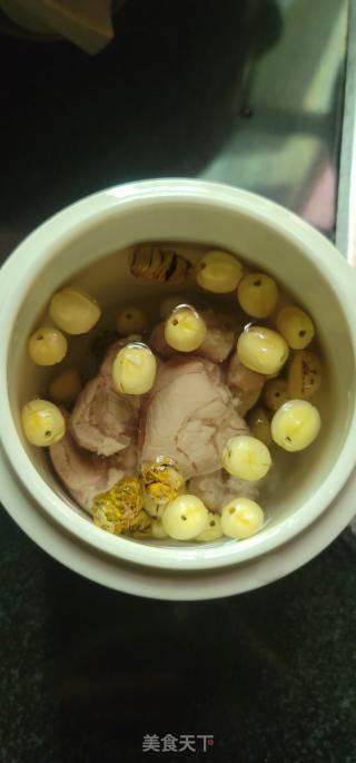 石斛莲子肥肉汤的做法步调：5