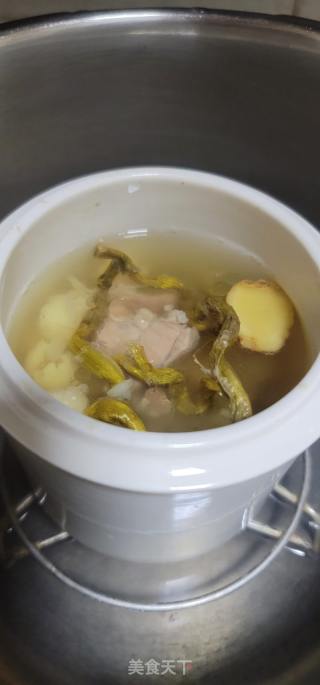石斛莲子肥肉汤的做法步调：7