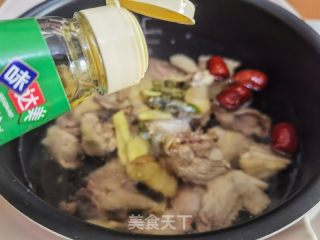阳康后快速有用弥补养分战膂力/山药炖鸡汤的做法步调：5