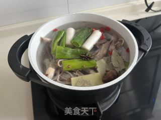 卤鸭舌的做法步调：5