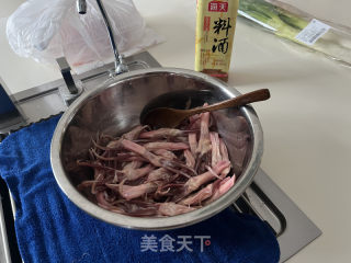 卤鸭舌的做法步调：2