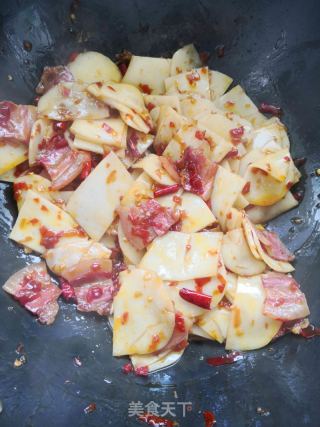 腊肉炒饵块的做法步调：9
