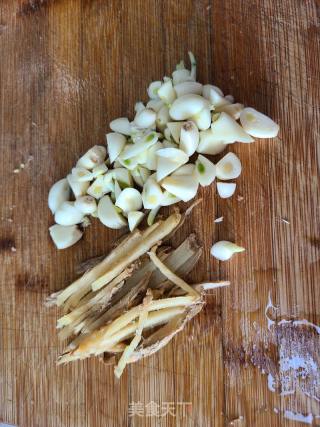 茶树菇炒鸡胸肉的做法步调：6