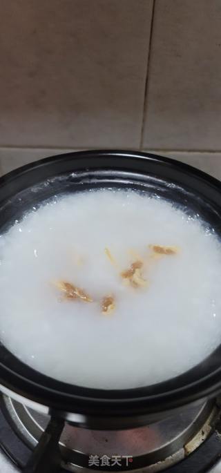 鸡蛋牛肉喷鼻菜粥的做法步调：5