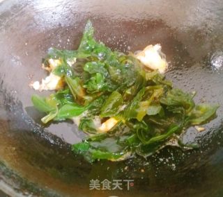 裙带菜鸡蛋汤的做法步调：3