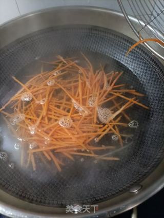 喷鼻菜胡萝卜炒肚丝的做法步调：6
